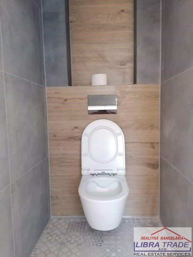 PREDAJ - Kompletne prerobený 4 izbový byt v stredovej zóne obytného domu na VII. sídlisku blízko centrum — foto 6