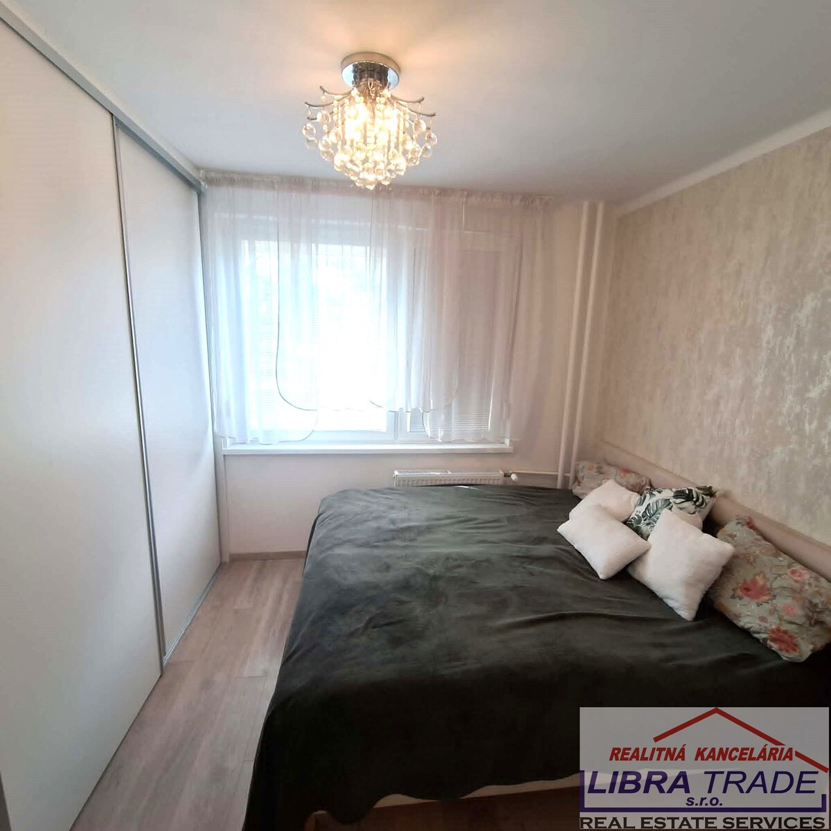 PREDAJ - Kompletne prerobený 3 izbový byt neďaleko centra v Komárne  — foto 14