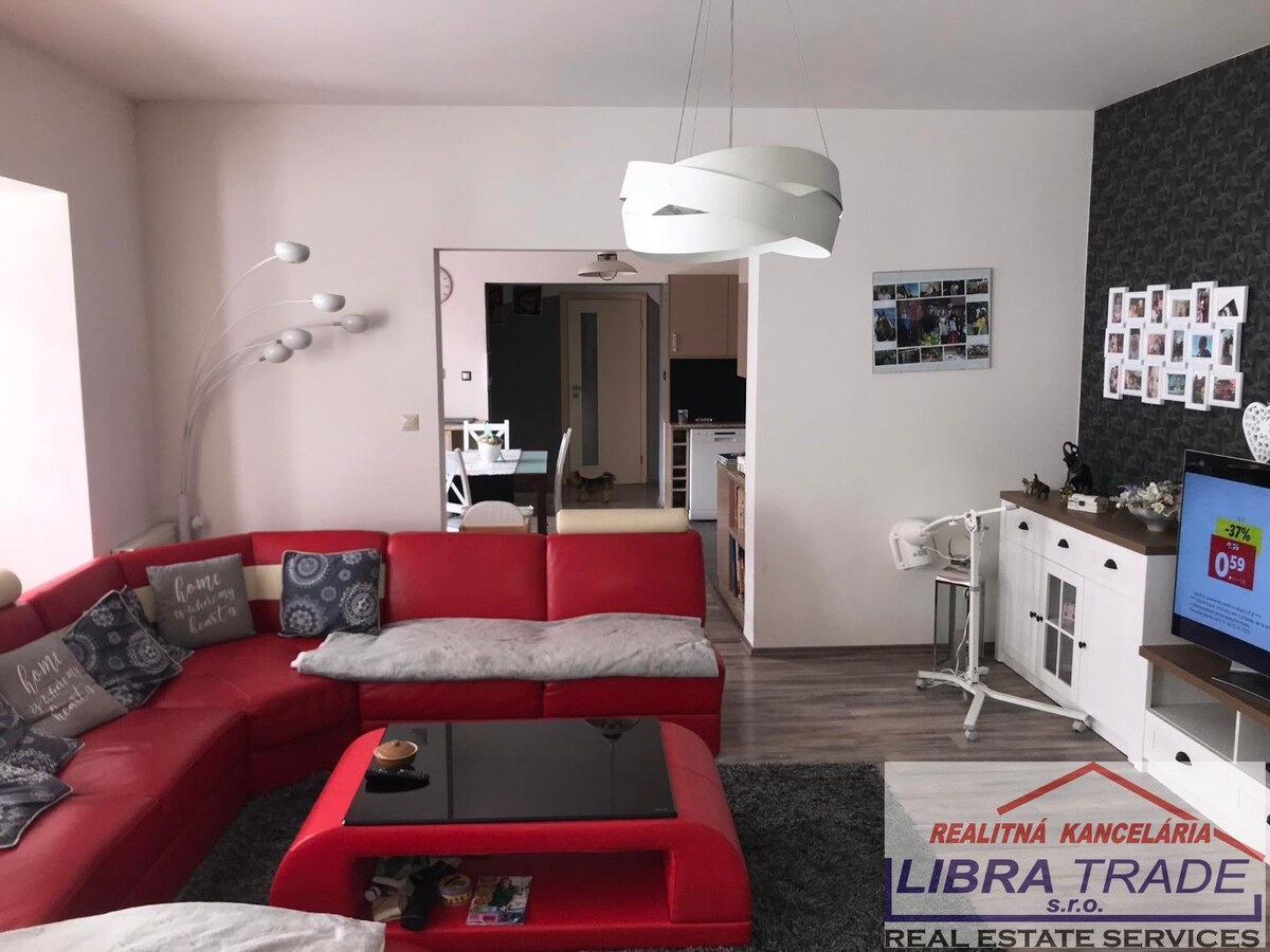 Predaj - 8 izbový rodinný dom pre viacčlennú rodinu vhodný aj pre podnikanie v Komárne — foto 32