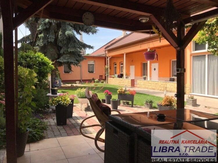 Predaj - 8 izbový rodinný dom pre viacčlennú rodinu vhodný aj pre podnikanie v Komárne — foto 6
