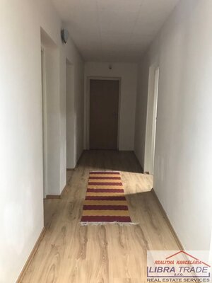 Predaj - 8 izbový rodinný dom pre viacčlennú rodinu vhodný aj pre podnikanie v Komárne — foto 12