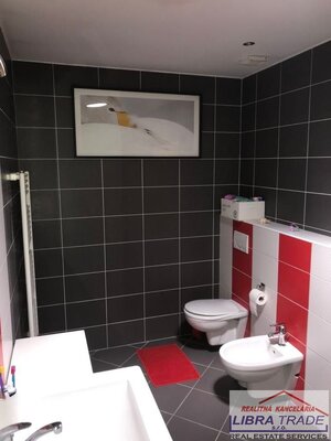Predaj - 8 izbový rodinný dom pre viacčlennú rodinu vhodný aj pre podnikanie v Komárne — foto 16