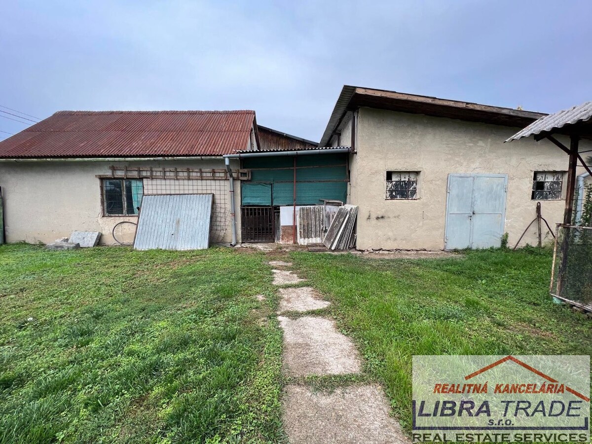 PREDAJ - Skladový priestor s garážou, pozemkom v IŽI. DOHODA MOŽNÁ! — foto 4