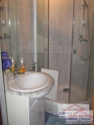 Veľký dvojgeneračný RD pri kúpelnom meste Štúrovo — foto 22