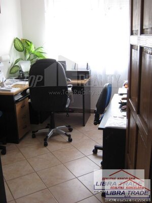 Veľký dvojgeneračný RD pri kúpelnom meste Štúrovo — foto 7