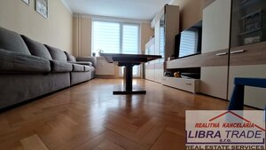 PREDAJ - Kompletne prerobený veľký 3 izbový byt prerobený na 4 izbový byt s 2 balkónmi na Komenského ul. v Komárne  — foto 18