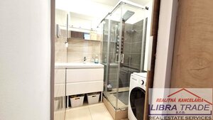PREDAJ - Kompletne prerobený veľký 3 izbový byt prerobený na 4 izbový byt s 2 balkónmi na Komenského ul. v Komárne  — foto 7