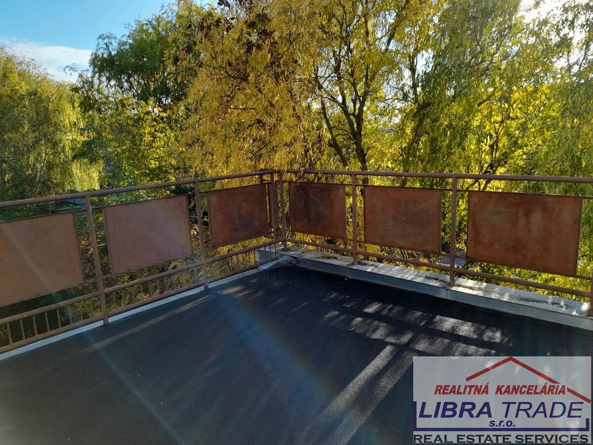 Rodinný dom na predaj v obci Dvory nad Žitavou. — foto 18