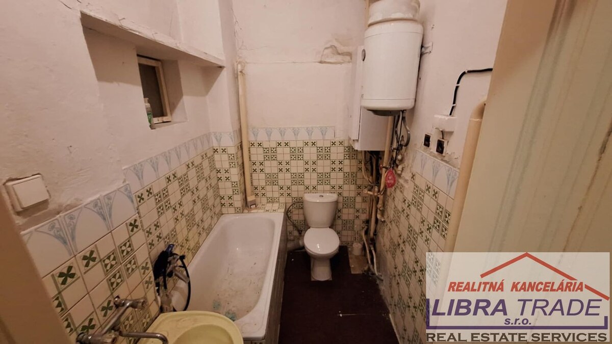PREDAJ - Obchodného priestoru/kancelárie v centre Nových Zámkov DOHODA MOŽNÁ!  — foto 6