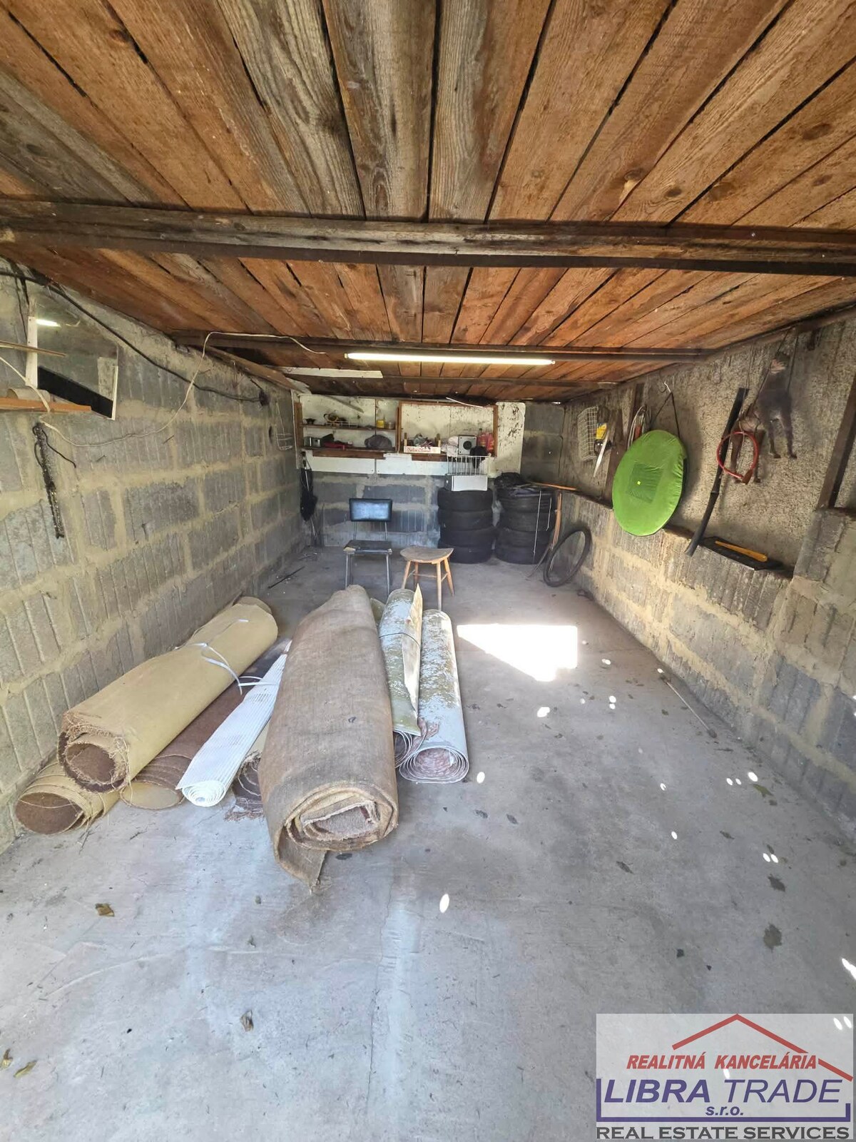 Ponúkame na predaj rodinný dom s pekným pozemkom v obci Nána. — foto 17