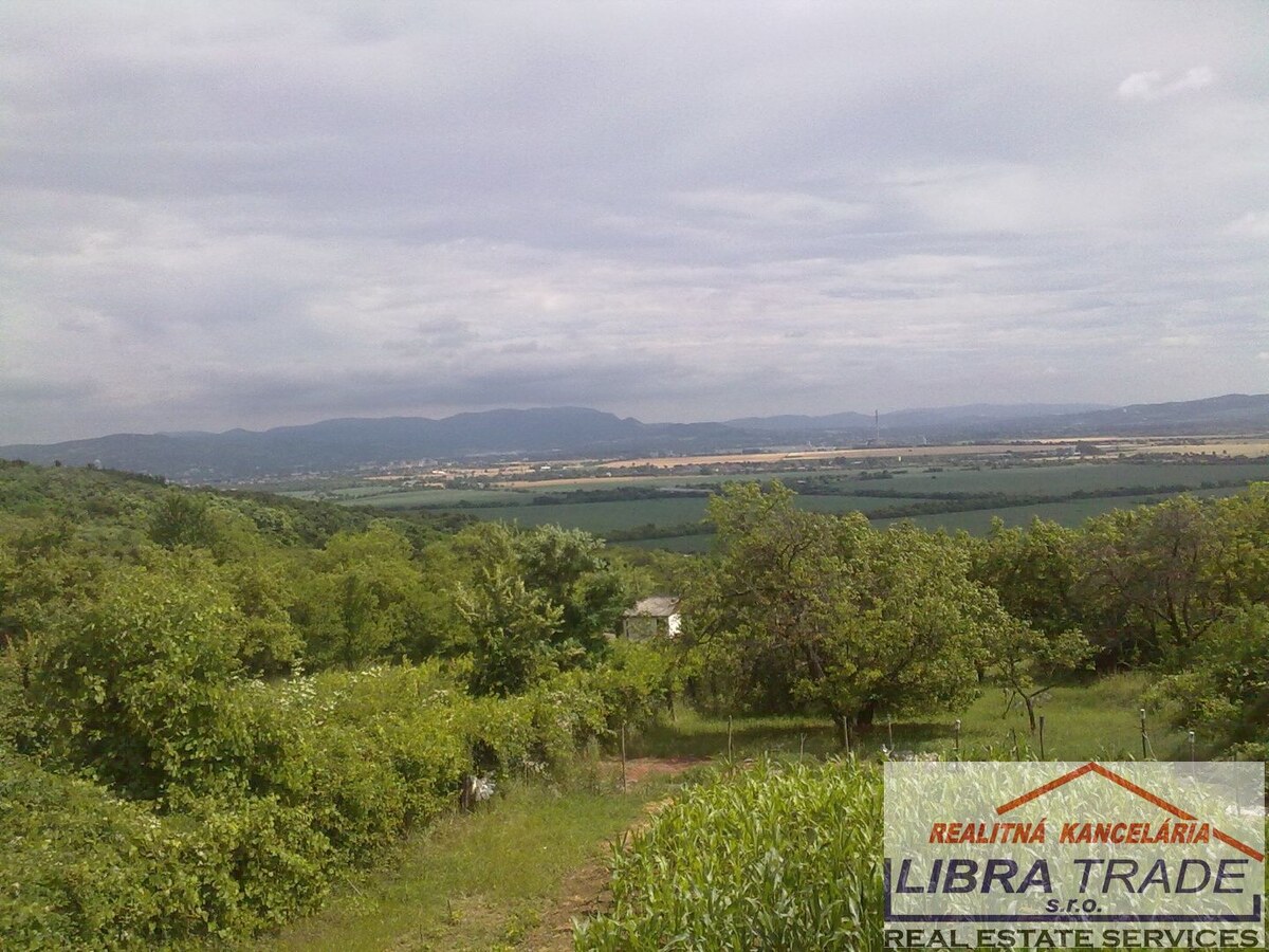 Ponúkame na predaj chatu s pekným pozemkom a krásnym výhľadom pri Štúrove. — foto 10