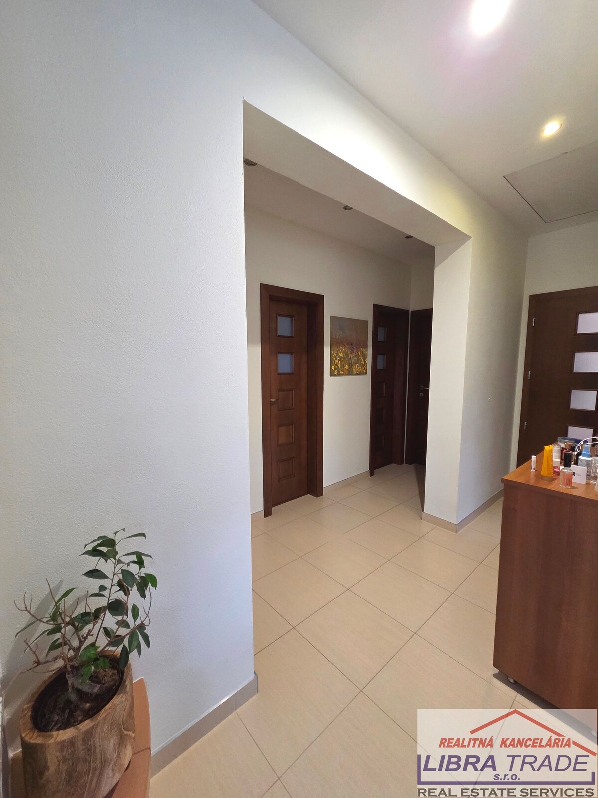 Exkluzívny rodinný dom na predaj v Nových Zámkoch. — foto 18