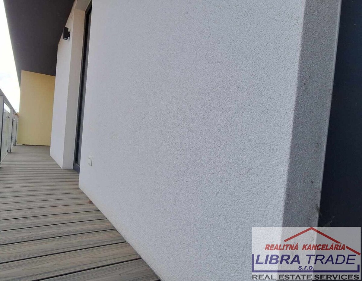 PREDAJ - veľký 4 izbový byt s vlastným kúrením s 2 terasami v centre Komárna DOHODA MOŽNÁ! — foto 8
