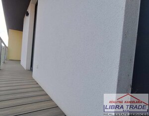 PREDAJ - veľký 4 izbový byt s vlastným kúrením s 2 terasami v centre Komárna DOHODA MOŽNÁ! — foto 8