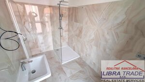 PREDAJ - veľký 4 izbový byt s vlastným kúrením s 2 terasami v centre Komárna DOHODA MOŽNÁ! — foto 10