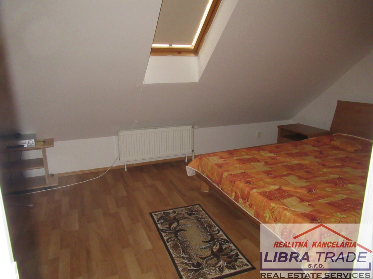 Na podnikateľské účely - Na predaj tri stavby v radovej zástavbe na Nábrežnej ulici v Nových Zámkoch. — foto 12