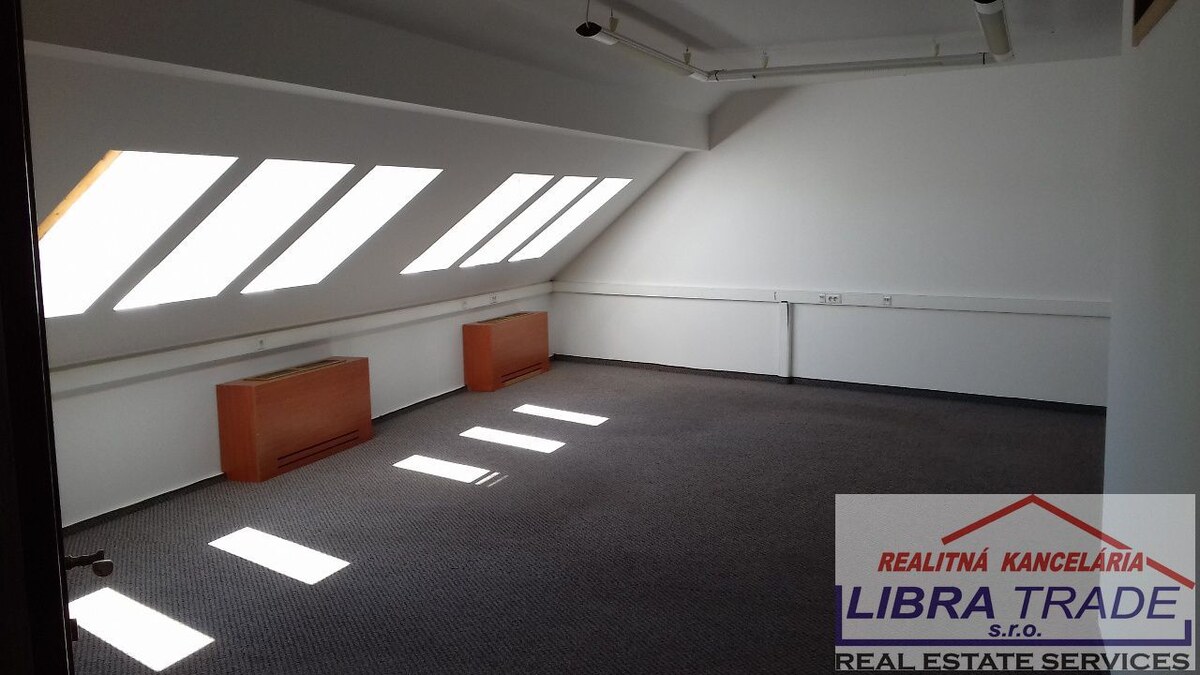 Ponúkame na prenájom 8 kancelárskych priestorov rozlohou od 12,7 m2  do 94 m2 — foto 4