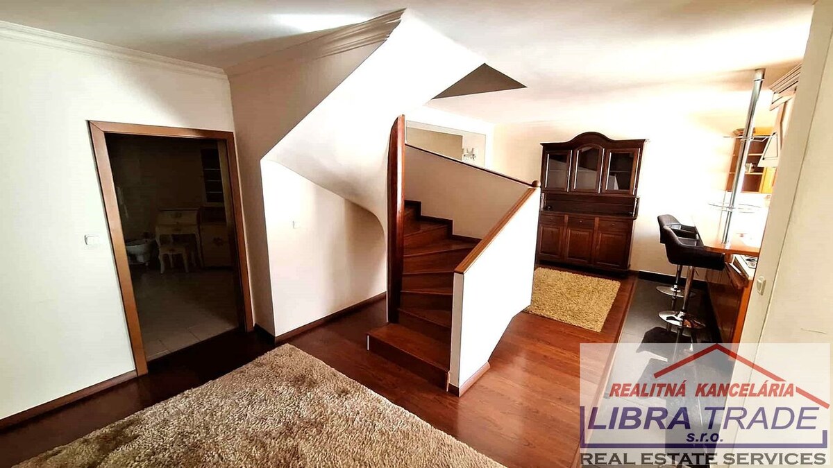 PREDAJ - Kompletne prerobený 5 izbový rodinný dom v tichej a vyhľadávanej lokalite v Komárne  — foto 18