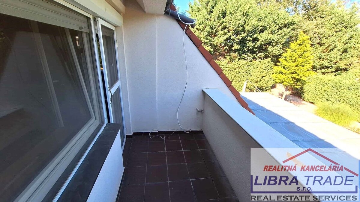 PREDAJ - Kompletne prerobený 5 izbový rodinný dom v tichej a vyhľadávanej lokalite v Komárne  — foto 21