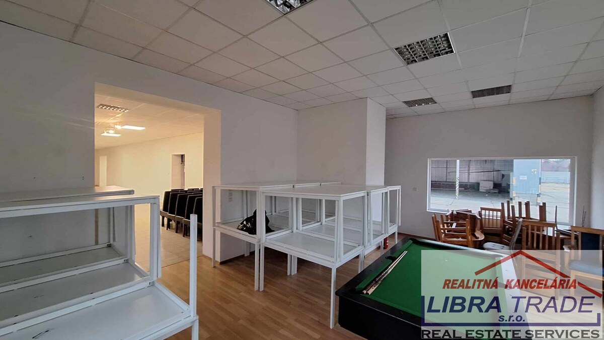 NA PRENÁJOM VÁM PONÚKAM PRIEMYSELNÝ AREÁL S ADMINISTRATÍVNOU BUDOVOU, SKLADOVÝMI PRIESTORMI — foto 14