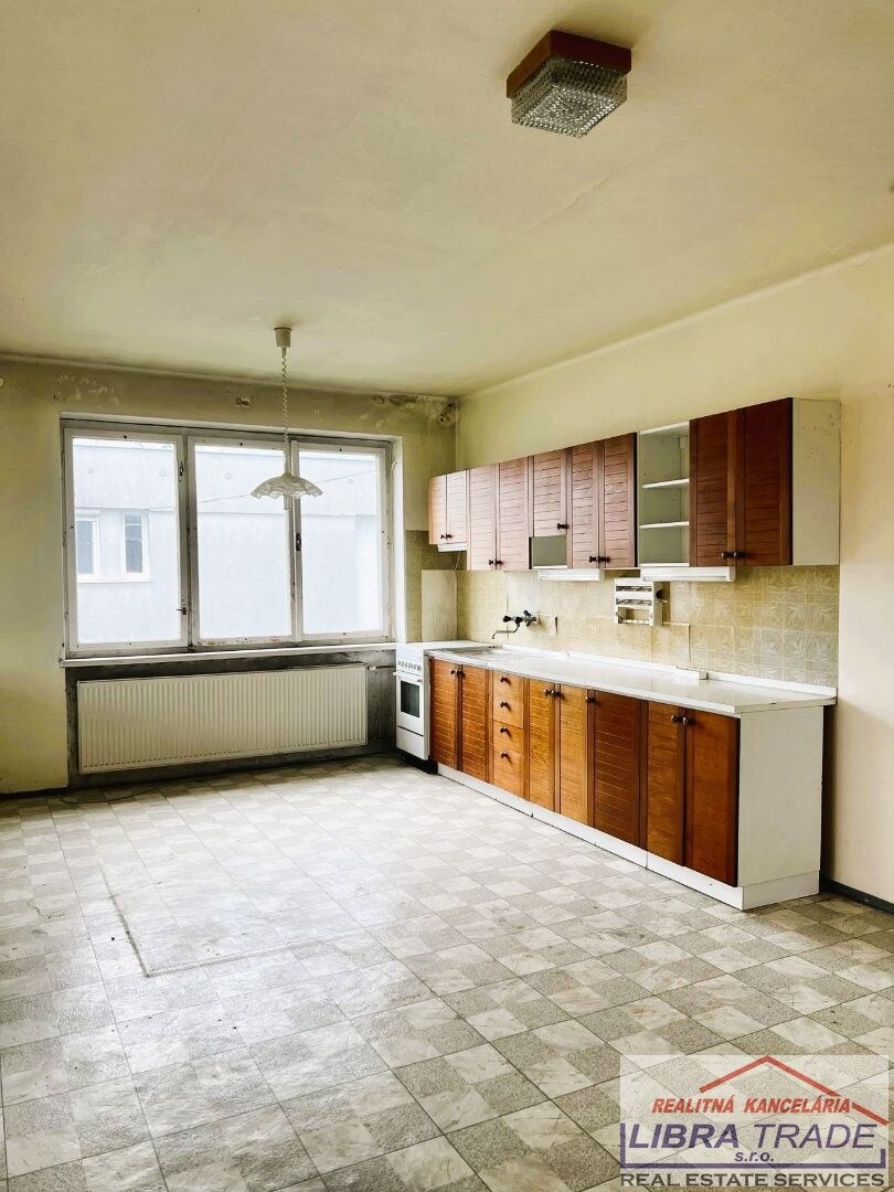 PREDAJ - 6 izbový poschodový dvojgeneračný tehlový rodinný dom v BENE, Komárno — foto 4