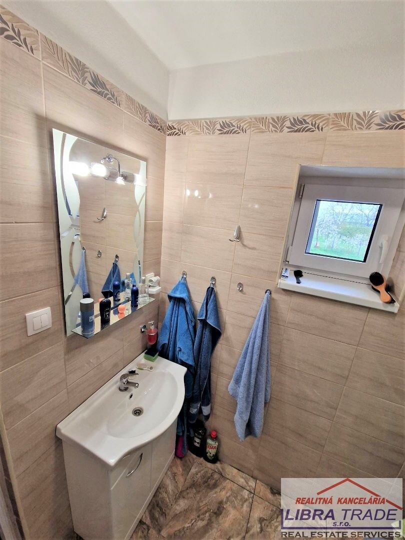 PREDAJ - Kompletne prerobený 4/5 izbový rodinný dom v Novej Stráži časť Komárna — foto 11