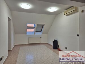 Kancelária do prenájmu v centre Nových Zámkov. — foto 3
