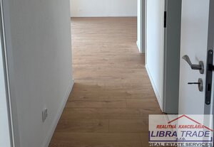 Rezidenčný byt na predaj s veľkou terasou v Nových Zámkoch. — foto 2
