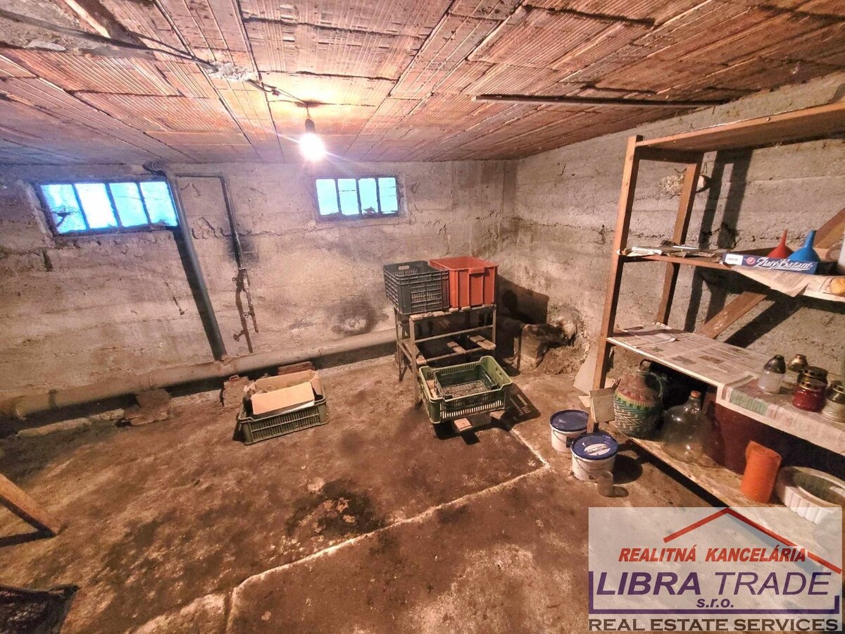 Ponúkame na predaj tehlový rodinný dom s garážou v obci Salka. — foto 11