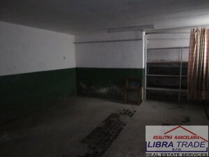 Na predaj dvojgeneračný 7-izbový rodinný dom v tichej a lukratívnej lokalite v Nových Zámkov. — foto 21