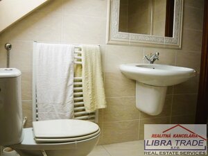 PREDAJ - 4 izbový poschodový rodinný dom s priestormi na podnikanie v absolútnom centre Komárna — foto 4
