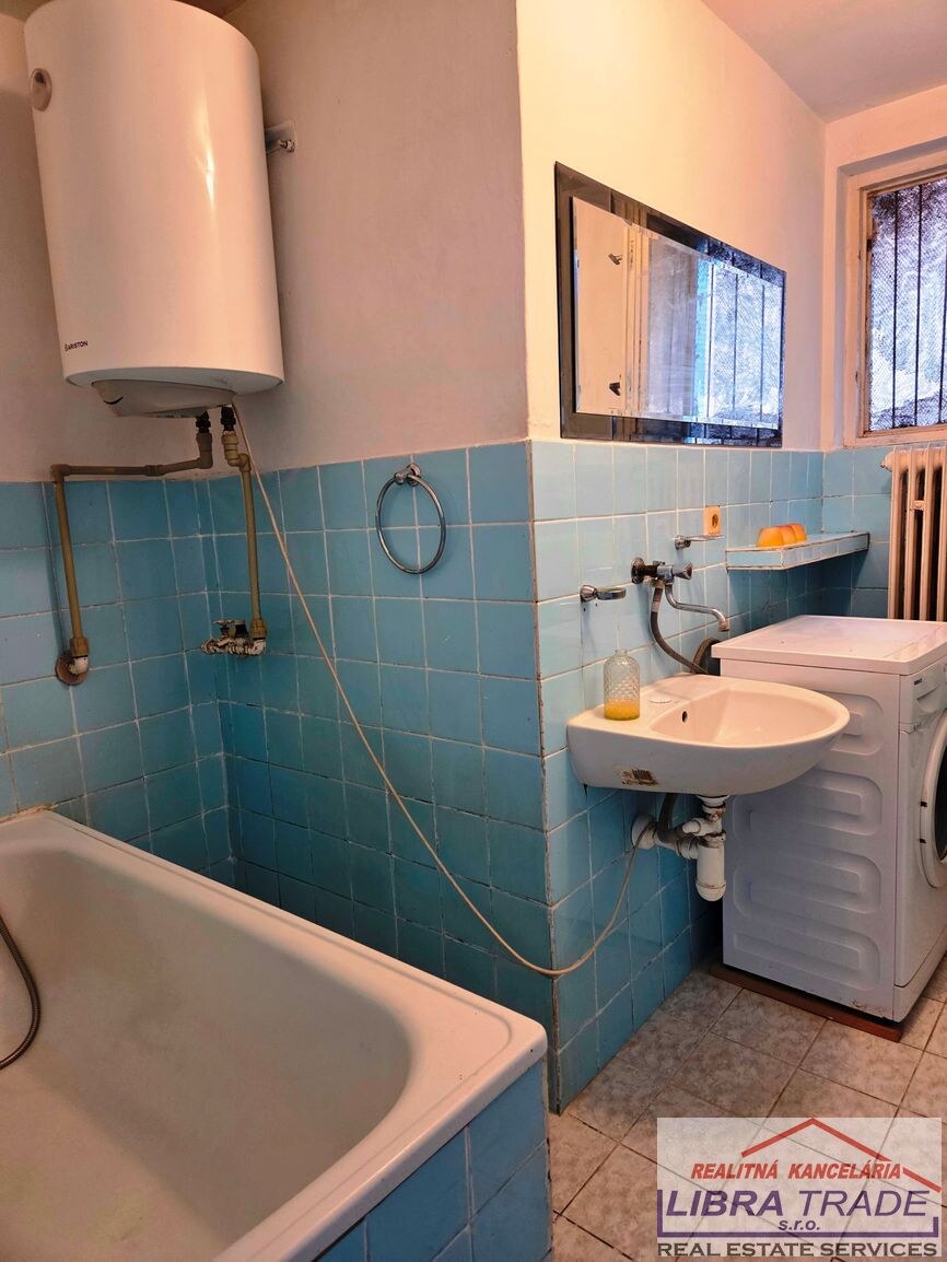Rodinný dom na predaj v obci Veľké Lovce okres  Nové Zámky. — foto 11