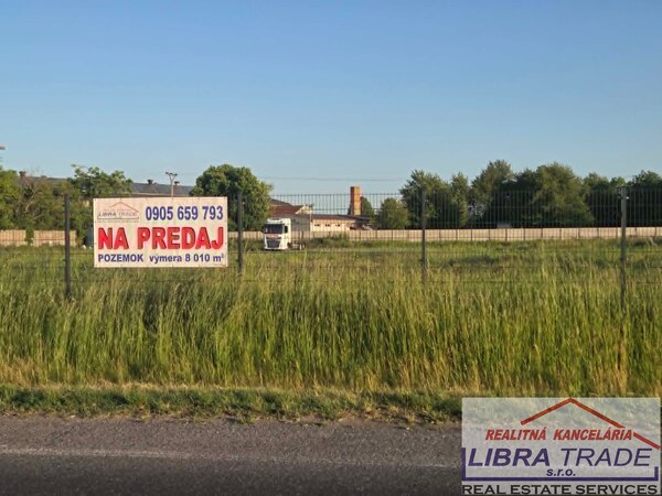 Ponúkame na predaj pozemok 8010 m2 na podnikateľské účely v Štúrove.