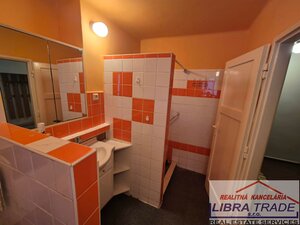 PREDAJ - čiastočne prerobený 2 izbový tehlový byt v Komárne  — foto 12