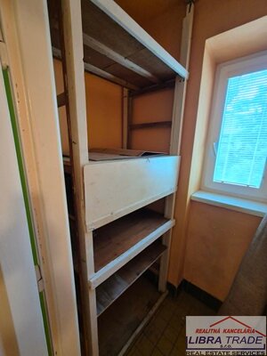 PREDAJ - čiastočne prerobený 2 izbový tehlový byt v Komárne  — foto 15