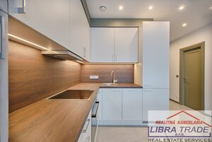 PREDAJ - Kompletne prerobený 3 izbový byt s loggiou v Komárne  — foto 1