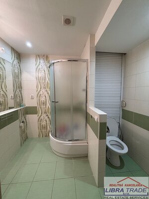 Na predaj 3 izbový byt v Nových Zámkoch na ulici J. Kráľa. — foto 10