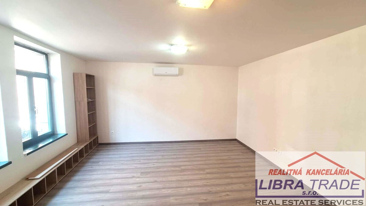 PREDAJ - Kompletne prerobený 4 izbový rodinný dom v CENTRE Komárna pamiatková zóna VÝHODNÁ KÚPA!  — foto 14