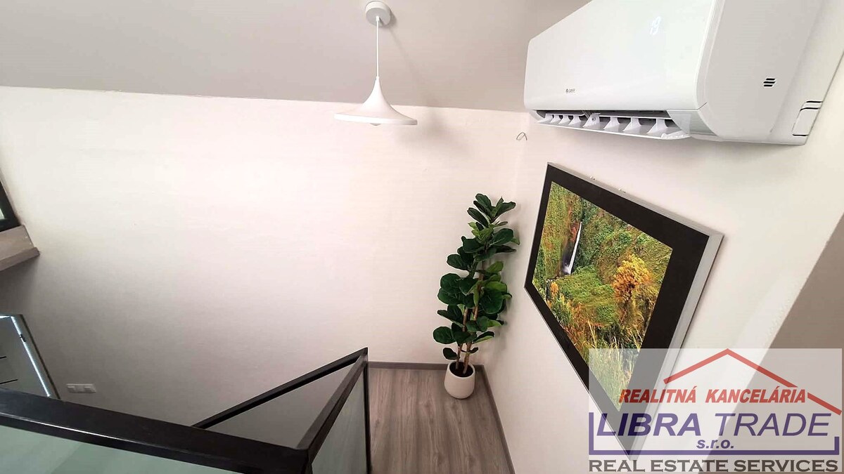 PREDAJ - Kompletne prerobený 4 izbový rodinný dom v CENTRE Komárna pamiatková zóna VÝHODNÁ KÚPA!  — foto 18