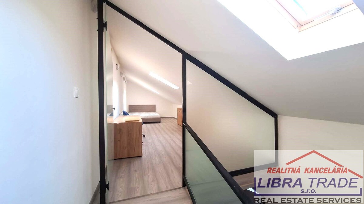 PREDAJ - Kompletne prerobený 4 izbový rodinný dom v CENTRE Komárna pamiatková zóna VÝHODNÁ KÚPA!  — foto 19