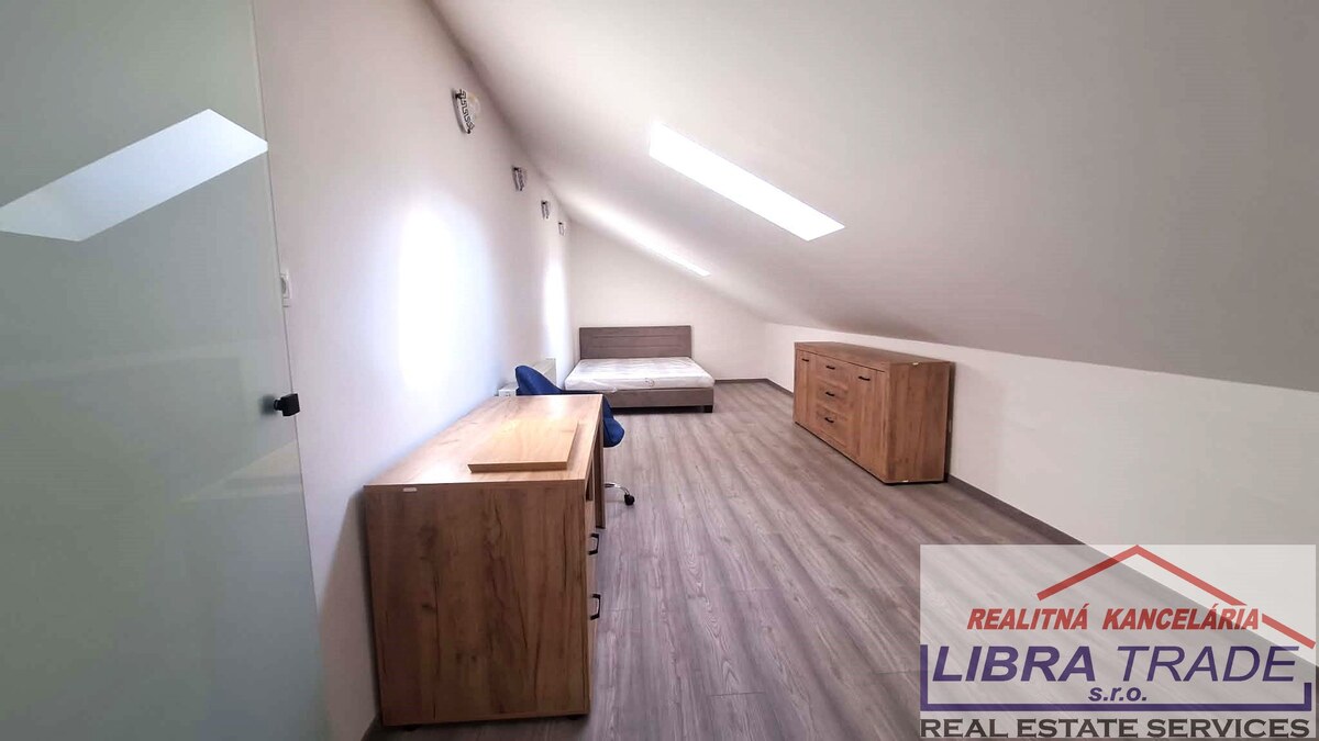 PREDAJ - Kompletne prerobený 4 izbový rodinný dom v CENTRE Komárna pamiatková zóna VÝHODNÁ KÚPA!  — foto 20