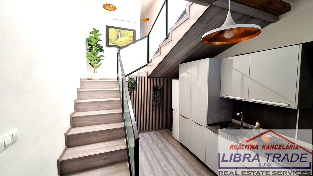 PREDAJ - Kompletne prerobený 4 izbový rodinný dom v CENTRE Komárna pamiatková zóna VÝHODNÁ KÚPA!  — foto 3