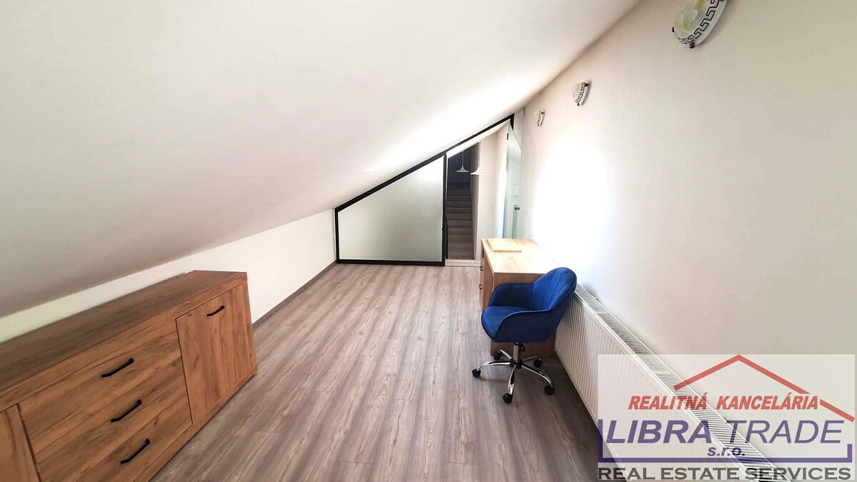 PREDAJ - Kompletne prerobený 4 izbový rodinný dom v CENTRE Komárna pamiatková zóna VÝHODNÁ KÚPA!  — foto 21