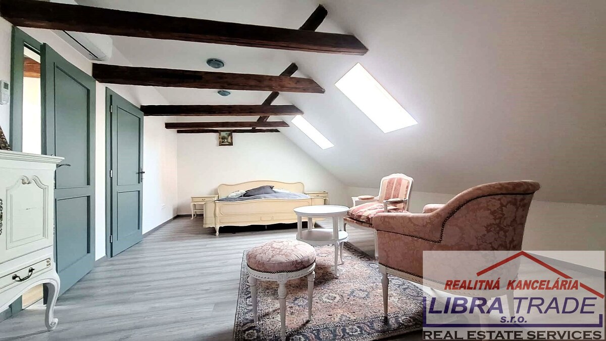PREDAJ - Kompletne prerobený 4 izbový rodinný dom v CENTRE Komárna pamiatková zóna VÝHODNÁ KÚPA!  — foto 22