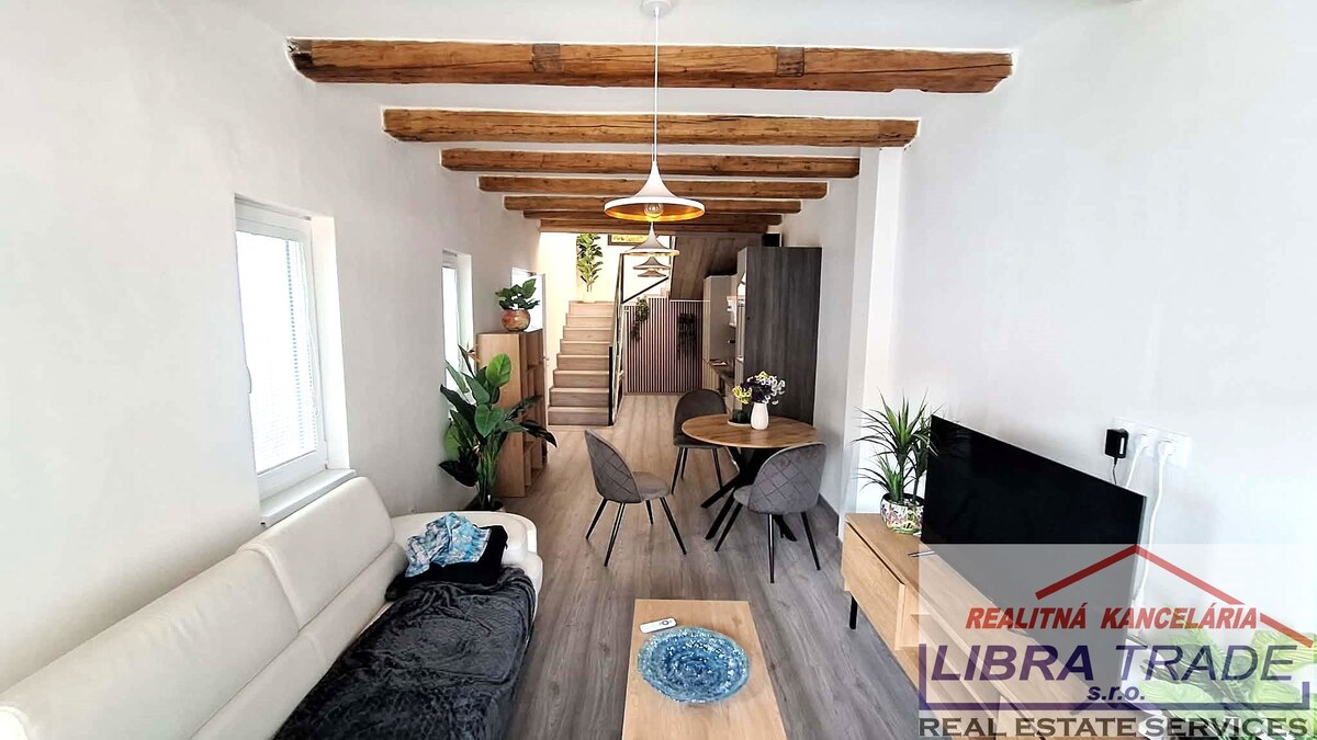 PREDAJ - Kompletne prerobený 4 izbový rodinný dom v CENTRE Komárna pamiatková zóna VÝHODNÁ KÚPA!  — foto 4