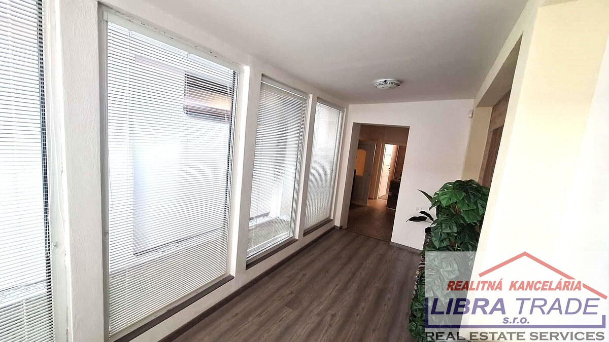 PREDAJ - Kompletne prerobený 4 izbový rodinný dom v CENTRE Komárna pamiatková zóna VÝHODNÁ KÚPA!  — foto 7