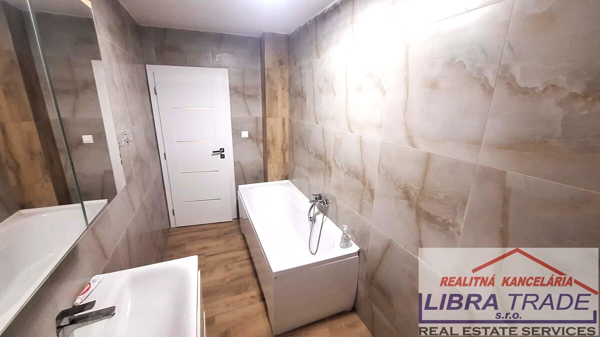 PREDAJ - Kompletne prerobený 4 izbový rodinný dom v CENTRE Komárna pamiatková zóna VÝHODNÁ KÚPA!  — foto 10