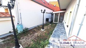 PREDAJ - Kompletne prerobený 4 izbový rodinný dom v CENTRE Komárna pamiatková zóna VÝHODNÁ KÚPA!  — foto 28