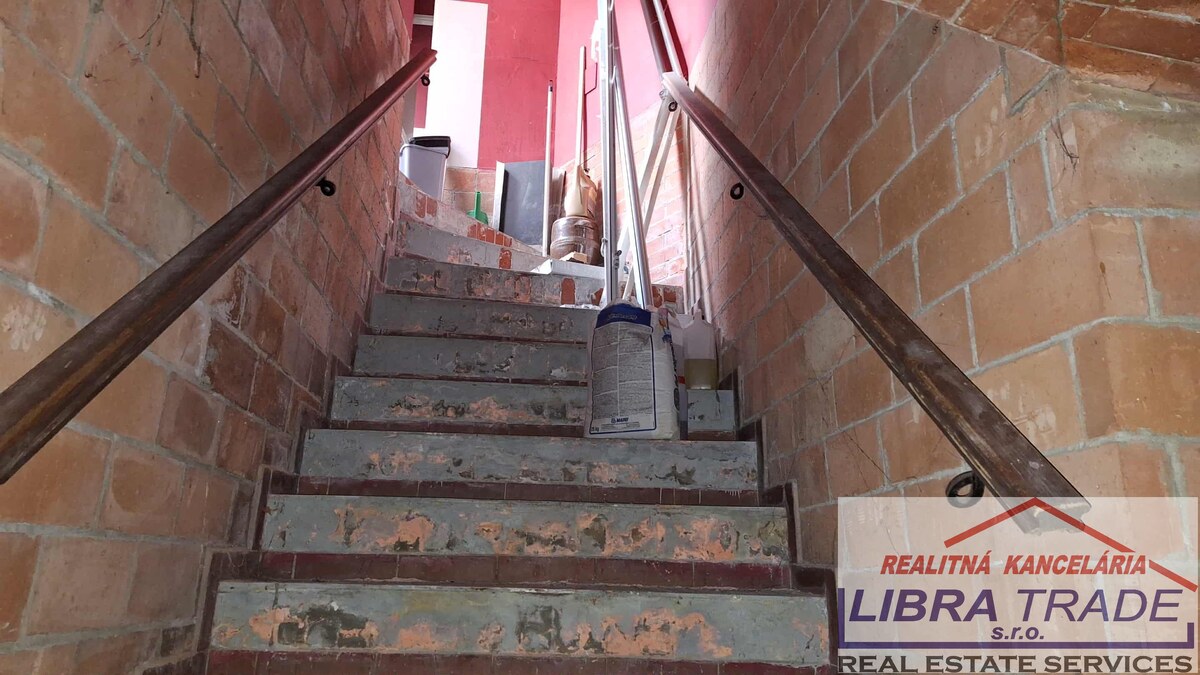 EXKLUZÍVNY PREDAJ - Objekt vhodný na podnikanie, kanceláriu, obchod, kaviareň, reštauráciu v centre Komárna DOHODA MOŽNÁ! — foto 11