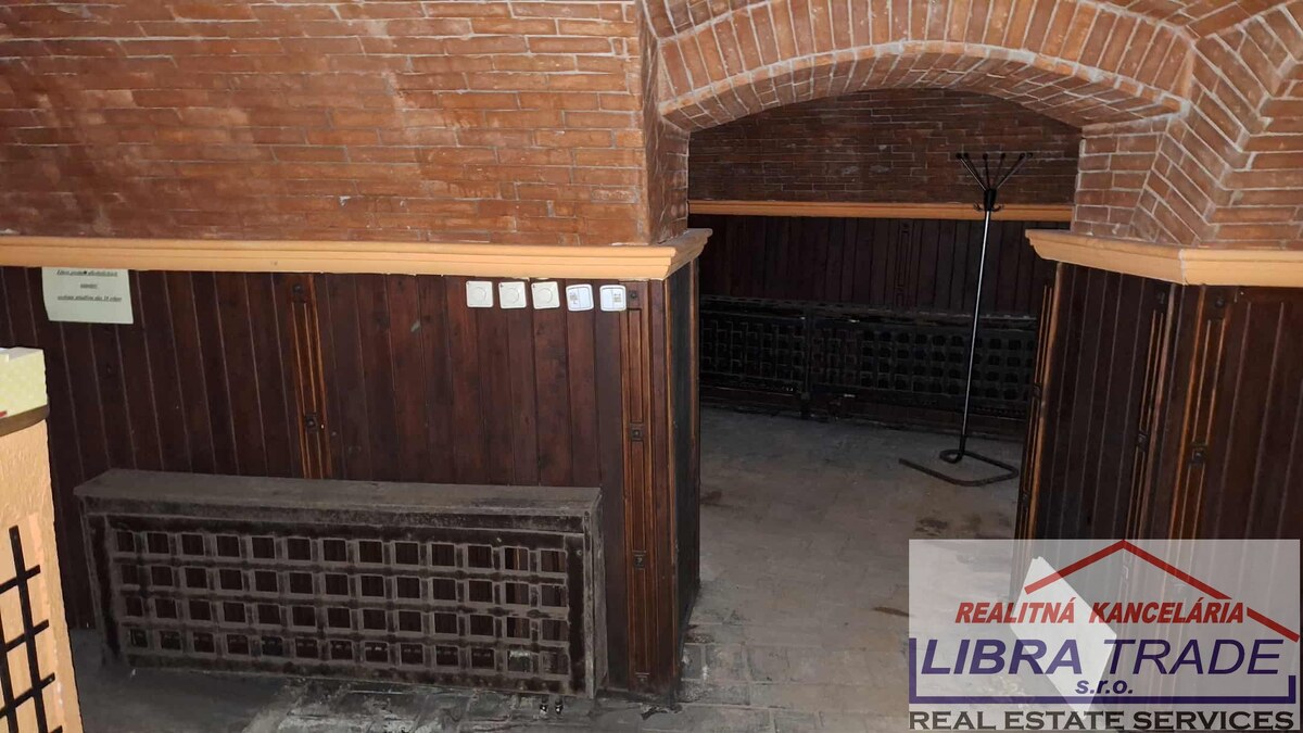 EXKLUZÍVNY PREDAJ - Objekt vhodný na podnikanie, kanceláriu, obchod, kaviareň, reštauráciu v centre Komárna DOHODA MOŽNÁ! — foto 14